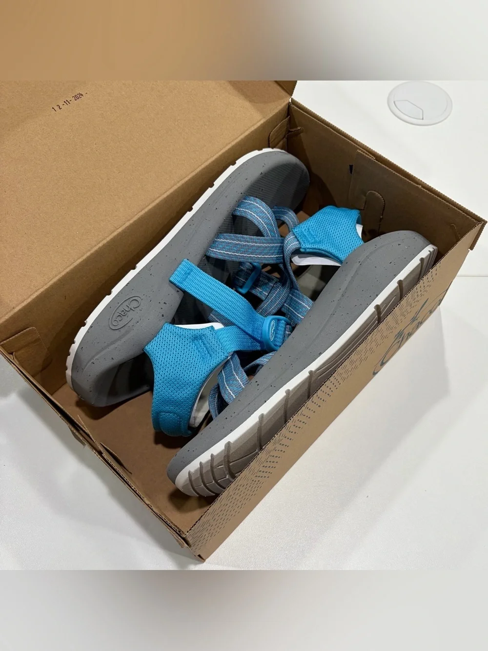 Chaco Women's Size 8 CushZ Toe-Loop Sport Sandals Water Shoes Chacos Blue NWT